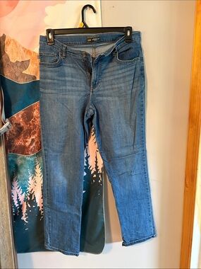 Lee Straight-Leg Mid Blue Jeans